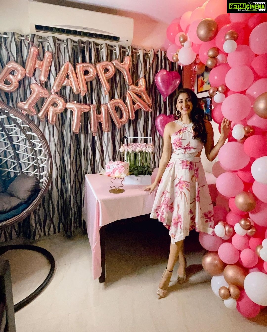 Eshanya Maheshwari Instagram - It is time for the next chapter I’m another year older, Wiser and happier. HAPPY BIRTHDAY TO ME💕🥳✨ Dress designed by @maheswariswati Decorations by @balloonbouquetsmumbai Flowers by @flowerlabindia #birthdaygirl #birthdaydecoration #happybirthdaytome🎉 #happyday #instagood #birthdaypost #esshanya #esshanyamaheshwari #💕
