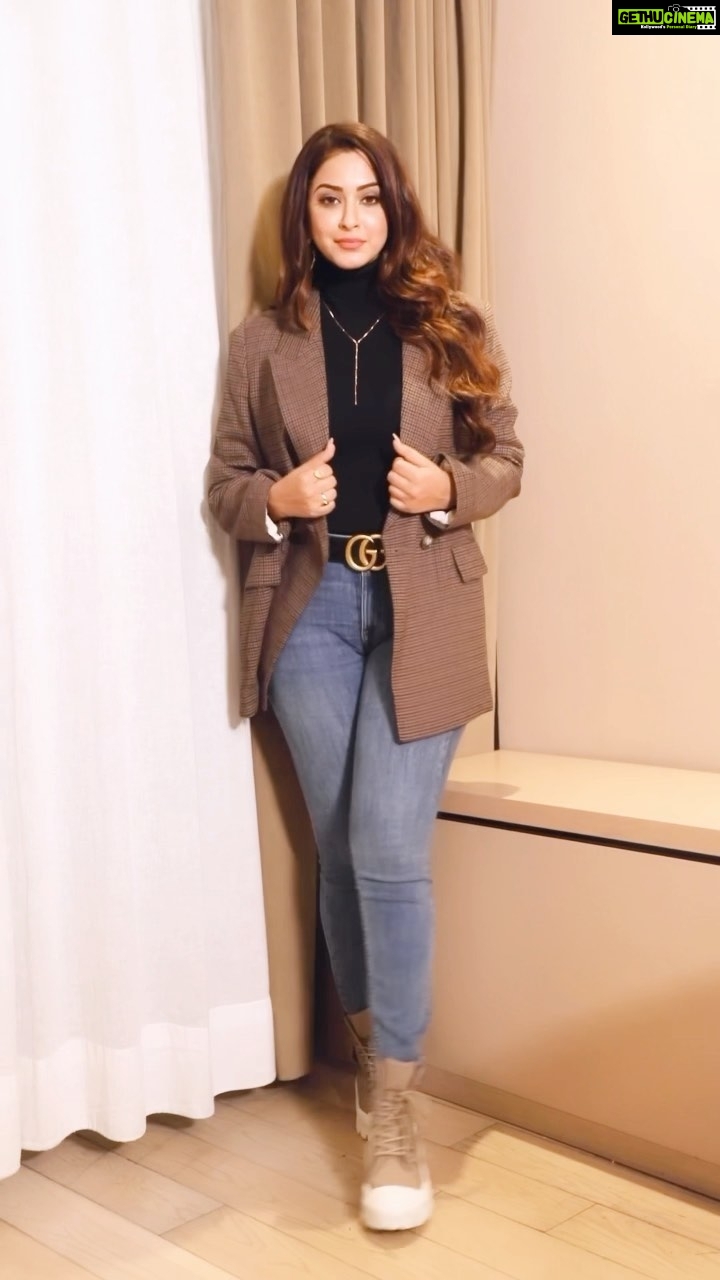 Eshanya Maheshwari Instagram - Check out the reasons to shop on Amazon! @amazondotin for more follow me on josh app @officialjoshapp #AbTumhariBaari #promotions #ad #amazonfashion #joshmeinaaja #esshanyamaheshwari #esshanya #fashionblogger