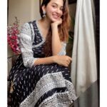 Eshanya Maheshwari Instagram - koi humse puche hamdard kya hota hai, jis dard ko yeh pyaari si muskaan chupade vahi hamdard hota hai. -EM ❤️😃 Outfit- @hifi_ethnics_collections Accessories- @hifi_ethnics_collections . . #smile #love #happiness #pain #healing #life #thoughts #instagood #instadaily #esshanya #esshanyamaheshwari #❤️ Home Sweet Home