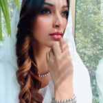 Eshanya Maheshwari Instagram - इन आँखों को है उसका इंतज़ार, जो करदे इनपे अपनी पूरी ज़िन्दगी निसार. -EM Accessories by @hifi_ethnics_collections #love #shayari #mankibaat #reels #happiness #peace #hope #boi #instagood #instadaily #reelitfeelit #esshanya #esshanyamaheshwari