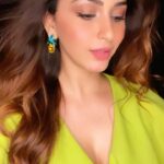 Eshanya Maheshwari Instagram - ये नशीले मेरे नैना चलें आर-पार दिल के तेरे 😉✨💚 #reels #reelsinstagram #reelitfeelit #esshanyamaheshwari #esshanya