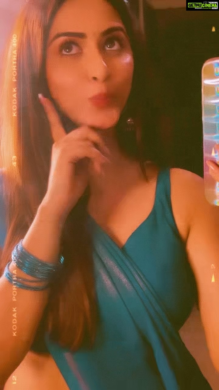Eshanya Maheshwari Instagram - Aisa Kyon Hota Hai Baar Baar….. ? Aage ki line kya thi ? Follow me on josh app for more @officialjoshapp #ishqvishkpyaarvyaar #love #reelsinstagram #reelitfeelit #josh #joshmeinaaja #esshanyamaheshwari #esshanya