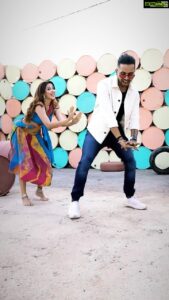 Eshanya Maheshwari Instagram - My inner south side will always enjoy dancing like this 😅🙈 Danceing with @tejasdhoke Videography @roshan_emoflex Venue @setsinthecity. #dancecover #southindian #bollywood #dance #reels #instareels #saree #esshanya #tejasdhoke #feelitreelit #boi