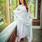 Eshanya Maheshwari Instagram - नैना नु पता है, नैना दी खता है सानु किस गल दी फिर मिलदी सजा है 📸- @rachitvoraphotography Venue- @rv.studio Outfit- @lavanyathelabel Accessories- @hifi_ethnics_collections #beautifulday #lost #thoghts #feelings #esshanyamaheshwari #esshanya RV Studio