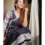 Eshanya Maheshwari Instagram - koi humse puche hamdard kya hota hai, jis dard ko yeh pyaari si muskaan chupade vahi hamdard hota hai. -EM ❤️😃 Outfit- @hifi_ethnics_collections Accessories- @hifi_ethnics_collections . . #smile #love #happiness #pain #healing #life #thoughts #instagood #instadaily #esshanya #esshanyamaheshwari #❤️ Home Sweet Home