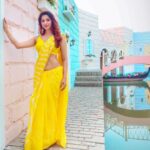 Eshanya Maheshwari Instagram - A sunflower soul✨💛🌻 . . photography- @nidhimehtaphotography Saree Designed by @maheswariswati Venue- @setsinthecity.in Use code “Eshu111” to book this fabulous location and get amazing discounts... . . #saree #desigirl #indian #esshanya #picoftheday #lookoftheday #ootd #traditional #esshanyamaheshwari Sets in the City