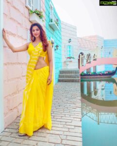 Eshanya Maheshwari Instagram - A sunflower soul✨💛🌻 . . photography- @nidhimehtaphotography Saree Designed by @maheswariswati Venue- @setsinthecity.in Use code “Eshu111” to book this fabulous location and get amazing discounts... . . #saree #desigirl #indian #esshanya #picoftheday #lookoftheday #ootd #traditional #esshanyamaheshwari Sets in the City