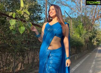 Eshanya Maheshwari Instagram - She’s the kind of queen that knows her crown isn’t on her head but in her soul.💙✨ Ps- on fans request… because you’re the kingdom of this queen 😉💙 #esshanyamaheshwari #esshanya #saree #sareelove #blue #💙