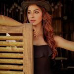 Eshanya Maheshwari Instagram - I’m an odd combination of really sweet and don’t mess with me. 🤘🏻 . . photography- @nidhimehtaphotography Venue- @setsinthecity.in . . #sassy #classy #badass #cowgirl #lookoftheday #ootd #instafashion #esshanyamaheshwari #esshanya Sets in the City