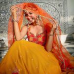 Eshanya Maheshwari Instagram - भोली सी सूरत आँखों में मस्ती दूर खड़ी शर्माए, एक झलक दिखलाये कभी कभी आँचल में छुप जाये....✨ . . Outfit- @shivaliahmedabad Styled by- @riyabhatu_ Photography- @ajpictography Venue- @udai_kothi . . #bride #desigirl #bridal #lehnga #udaipur #esshanya #ootd #photooftheday #fashionblogger #styleblogger #fashioninsta #ad Udai Kothi