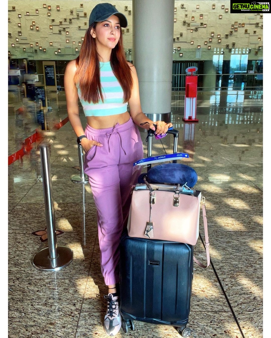 Eshanya Maheshwari Instagram - Don’t worry. Don’t cry. Drink coffee and fly ✌🏻🙃✈️ . . Jogger’s- 💜 @missa_more_clothing #airportlook #comfyoutfit #joggers #flyhigh #peaceout #travel #ootd #esshanya #esshanyamaheshwari Terminal 2 Chatrapati Shivaji Terminal Mumbai