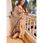Eshanya Maheshwari Instagram - Kya khoob Rab ne kiya Bin maange itna diya Warna hai milta kahaan Hum kaafiron ko Khuda😇❤️✨ . . Outfit- @ambraee_ . . #hasi #smile #love #ootd #desigirl #esshanyamaheshwari #esshanya