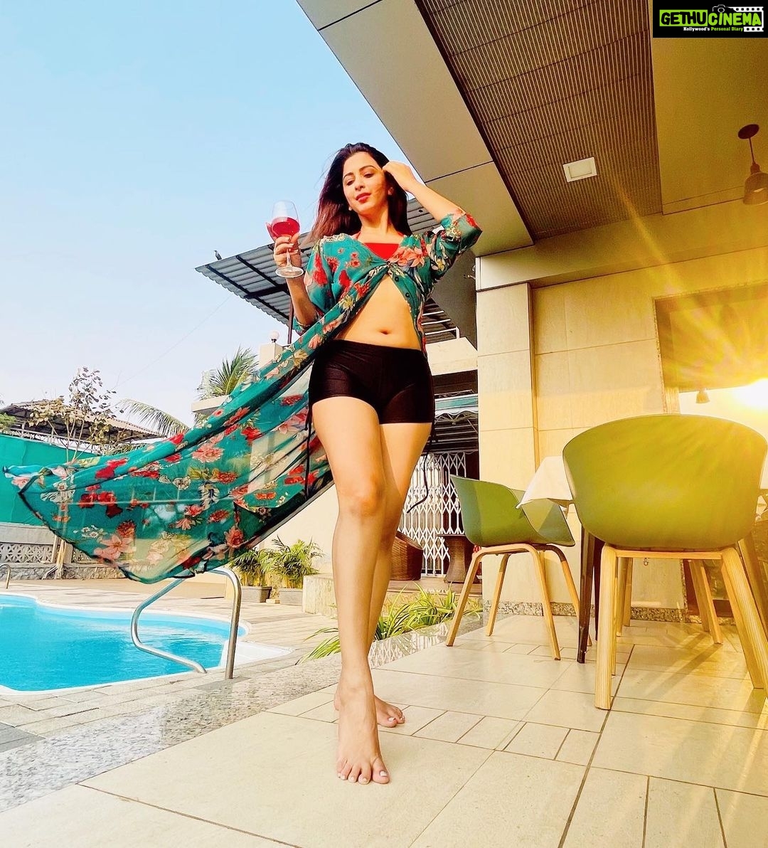 Actress Eshanya Maheshwari HD Photos and Wallpapers March 2021.