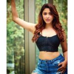 Eshanya Maheshwari Instagram - Would say something catchy. But I already got your ATTENTION.😜 . . Photographer- @rachitvoraphotography M&H- @dishisanghvii Venue- @rv.studio Hair colour by @mallikassalon @mallikaadvani @schwarzkopfin . . #attitude #morning #sassy #photography #black #esshanyamaheshwari #esshanya