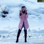Eshanya Maheshwari Instagram - “When there’s snow on the ground, I like to pretend I’m walking on clouds.” ❄️❤️☺️✨ . . Boots- @srstore09 . . #travelgram #travel #travelblogger #shimla #snow #snowscape #winter #winterwonderland #snow❄️ #happiness #love #exhibitmagazine #topgearmagazine #ootd #winterfashion #explorer #esshanyamaheshwari #esshanya Narkanda .shimla hills