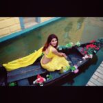 Eshanya Maheshwari Instagram - A sunflower soul✨💛🌻 . . photography- @nidhimehtaphotography Saree Designed by @maheswariswati Venue- @setsinthecity.in Use code “Eshu111” to book this fabulous location and get amazing discounts... . . #saree #desigirl #indian #esshanya #picoftheday #lookoftheday #ootd #traditional #esshanyamaheshwari Sets in the City