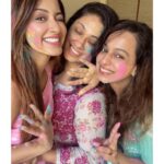 Eshanya Maheshwari Instagram - Don’t let anything kill the festive vibe ✨ Stay home and play safe holi with the loved ones 😃😇 Colours of happiness and joy are the most beautiful colours of life😃💛 hope they stay forever in your life... 😇 Wishing you a very happy holi ❤️🧡💛💚💙💜 . . #holi #holi2021 #safeholi #family #colours #festivalofcolors #indianfestival #esshanya Home Sweet Home