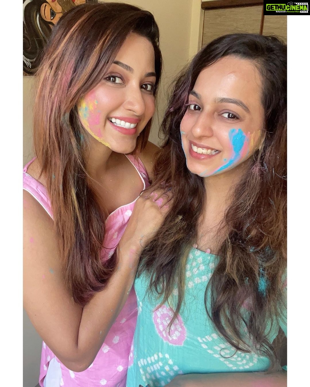 Eshanya Maheshwari Instagram - Donβt let anything kill the festive vibe β¨ Stay home and play safe holi with the loved ones ππ Colours of happiness and joy are the most beautiful colours of lifeππ hope they stay forever in your life... π Wishing you a very happy holi β€οΈπ§‘ππππ . . #holi #holi2021 #safeholi #family #colours #festivalofcolors #indianfestival #esshanya Home Sweet Home