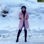 Eshanya Maheshwari Instagram - “When there’s snow on the ground, I like to pretend I’m walking on clouds.” ❄️❤️☺️✨ . . Boots- @srstore09 . . #travelgram #travel #travelblogger #shimla #snow #snowscape #winter #winterwonderland #snow❄️ #happiness #love #exhibitmagazine #topgearmagazine #ootd #winterfashion #explorer #esshanyamaheshwari #esshanya Narkanda .shimla hills