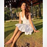 Eshanya Maheshwari Instagram - When she smiles and flips her hair The world sees her shine ✨☺️✨ . . 📸- @bhavikam91 Jewellery- @nekhi_india Location- @jumbofarms @getaway.villas . . #smile #shine #sparkel #sunkissed #happiness #peace #travel #glow #instatravel #staycation #2021 #esshanya #esshanyamaheshwari Jumbo Farms Pavna