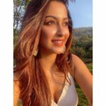 Eshanya Maheshwari Instagram – No one ever injured their 
Eyesight by looking 
On the bright side… 🌞✨😃

Earnings by @nekhi_india 
.
.
#beauty #smile #simplicity #positivethinking #happiness #newme #goldenhour #sunkissed #esshanyamaheshwari #esshanya
