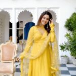 Eshanya Maheshwari Instagram - 💛 jalebi baby 😝😉 Drop yellow heart 💛 below in comment section if you love jalebi 🤤😋 . . OUTFIT- @lavanyathelabel STYLED BY- @riyabhatu_ JEWELLERY- @queenbeindia JUTTI - @purely_lush PHOTOGRAPHY- @ajpictography Venue- @jagatcollection . . #happylohri #smile #indian #desigirl #indianfestival #dressup #fashionista #style #photoshoot #udaipur #esshanya #esshanyamaheshwari