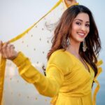 Eshanya Maheshwari Instagram - Mitha gurh te vich mil geya til Udi patang te khil geya dil Har pal sukh te har vele shanti Paao rabb agge dua tusi Lohri khushiyaan naal manaao! HAPPY LOHRI 😇✨🔥🤗 . . OUTFIT- @lavanyathelabel STYLED BY- @riyabhatu_ JEWELLERY- @queenbeindia JUTTI - @purely.lush PHOTOGRAPHY- @ajpictography Venue- @jagatcollection . . #happylohri #smile #indian #desigirl #indianfestival #dressup #fashionista #style #photoshoot #udaipur #esshanya #esshanyamaheshwari Jagat Niwas Palace, Udaipur, India