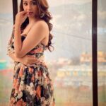 Eshanya Maheshwari Instagram - The joy of dressing is an art. . . Styled by @mallaikaa07 Outfit by @mirrorthestore H&M by @ayesha_das_dowerah #chichappens #style #fashion #instafashion #longlegs #blackdress #styledbymallaikaa #bts #musicalbum #esshanya टिहरी