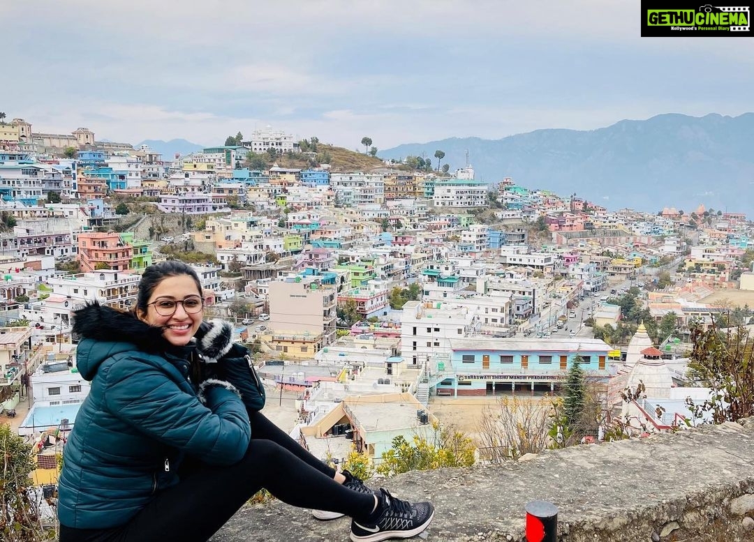 Eshanya Maheshwari Instagram - Nature always wears the colours of the sprit☺️✨ . . #viewfromthetop #nature #naturelovers #beautyofnature #dehradun #tehri #coldweather #travel #instatravel #travel2021 #esshanya टिहरी