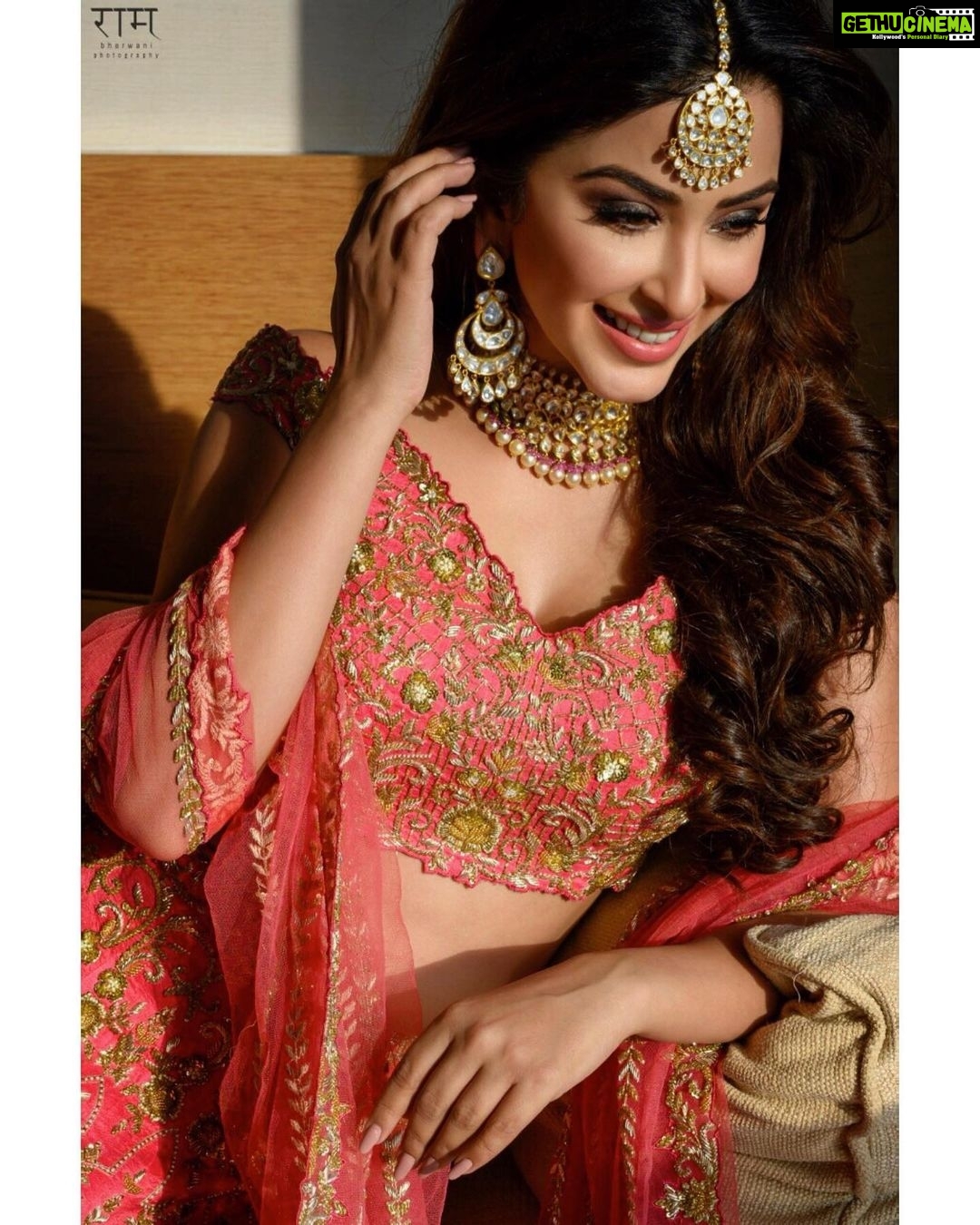 Eshanya Maheshwari Instagram - You will be exactly as happy as you decided to be... And I decided to be in @ojasrajani make up β€οΈπ and @kreshabajajofficial @kreshabajaj outfit π€© Along with @vanrajzaveri jewellery β¨ Photography by @rambherwaniweddings π Venue @thewestinmumbai . . #indianbride #bridesofindia #desigirl #fashioninsta #instablogger #styleblogger #weddingseason #smile #happiness #boi #photoshoot The Westin Mumbai Garden City
