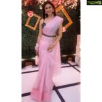 Eshanya Maheshwari Instagram - Aaj main bankar Puri gulab 🌷shaadi main shaamil hogai nawab ke 💕😉 . . Outfit designed by - 🙋🏻‍♀️ me #sunnykidolly #yaarkishaadi #friends #wedding #instaclick #weddingdress #saree #esshanya