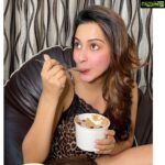 Eshanya Maheshwari Instagram - I could totally go for some @a_bit_nutty 🤤😋 right now 😍 Specially made vegan for me by my dearest friend @kmajethia 😘❤️ P.S- only friends understand late night Iceceam cravings 😝🤗 Do you crave ice cream too in the night ? Then do comment below with 🍨😋 . . #icecream #latenight #cravings #foodie #esshanya #abitnutty