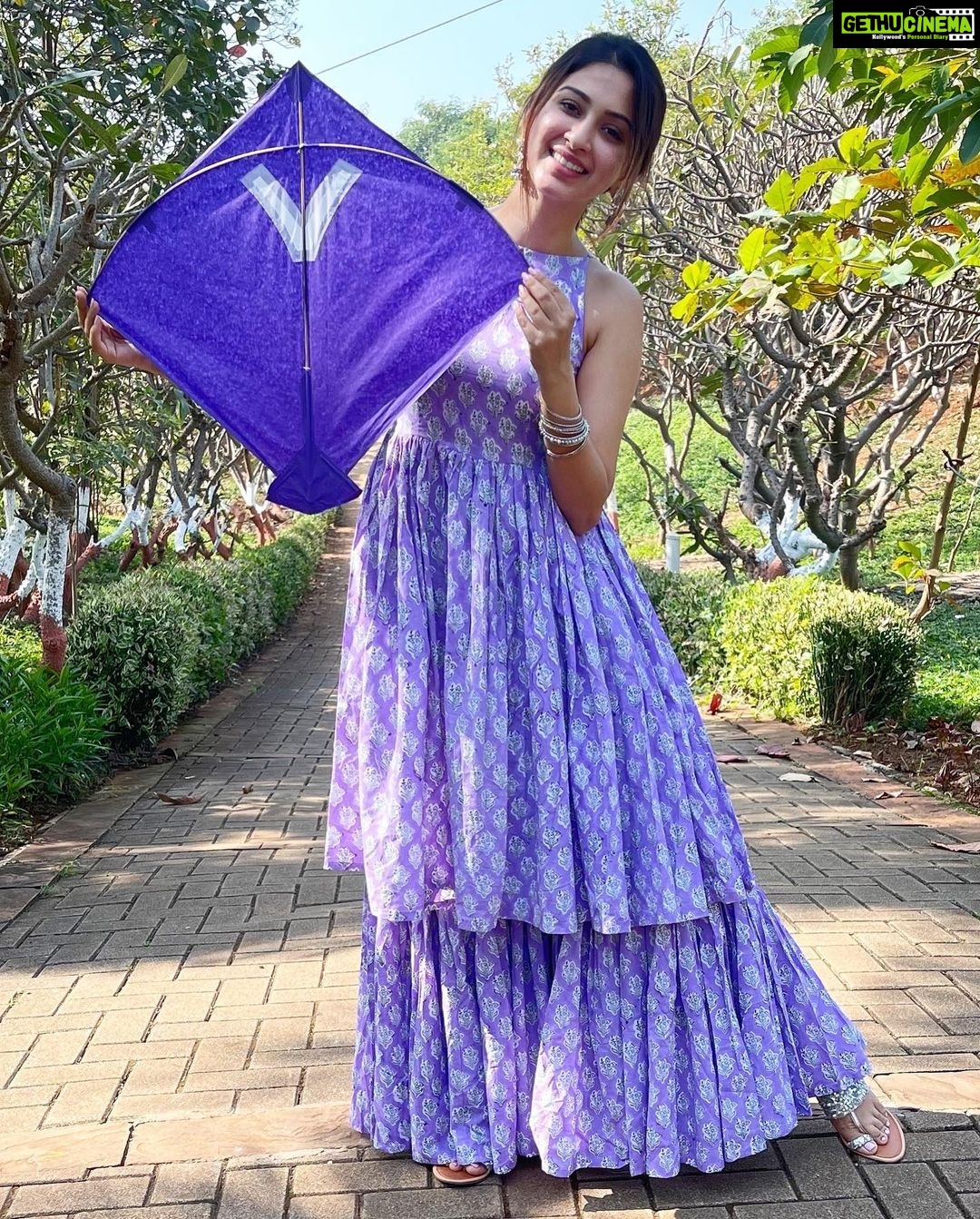 Eshanya Maheshwari Instagram - Happy makar sankranti...! And happy Pongal πβ¨ Enjoy and cherish the Festival of fun and joy.. πͺππ P.s- this kite is just for camera.. small request to all Please do Not use any kind of dangerous (manja) to protect birds life and to avoid people getting injured ππ . . Outfit by- @lavanyathelabel Footwear- @purely.lush Accessories- @shoppers_stop . . #happymakarsankranti #happypongal #festivaloffunandjoy #indianfestival #desigirl #laddoo #esshanya #esshanyamaheshwari