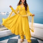 Eshanya Maheshwari Instagram - Mitha gurh te vich mil geya til Udi patang te khil geya dil Har pal sukh te har vele shanti Paao rabb agge dua tusi Lohri khushiyaan naal manaao! HAPPY LOHRI 😇✨🔥🤗 . . OUTFIT- @lavanyathelabel STYLED BY- @riyabhatu_ JEWELLERY- @queenbeindia JUTTI - @purely.lush PHOTOGRAPHY- @ajpictography Venue- @jagatcollection . . #happylohri #smile #indian #desigirl #indianfestival #dressup #fashionista #style #photoshoot #udaipur #esshanya #esshanyamaheshwari Jagat Niwas Palace, Udaipur, India