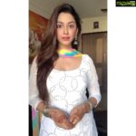Eshanya Maheshwari Instagram - Love for white is forever 🤍❤️ . . #white #indianwear #desigirl #smile #esshanya