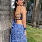 Eshanya Maheshwari Instagram - dekha menu pehli pehli baar ve Tho kya khayal aayaa tere dil vich yaar ve…? 😉💙 PS- dedicated post for my insta family of 1.3 million followers ❤️🥰✨💙 Saree by @maheswariswati 📸 by @aayush._20 #1.3million #instafamily #saree #esshanya #esshanyamaheshwari
