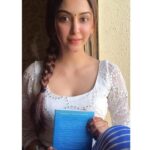 Eshanya Maheshwari Instagram - It’s the less what eyes sees And more what the soul feels. Pictures clicked by my sweet mom @maheswariswati ❤️ #nomakeup #simple #nofilter #simplicity #beauty #elegance #esshanyamaheshwari #esshanya Home Sweet Home