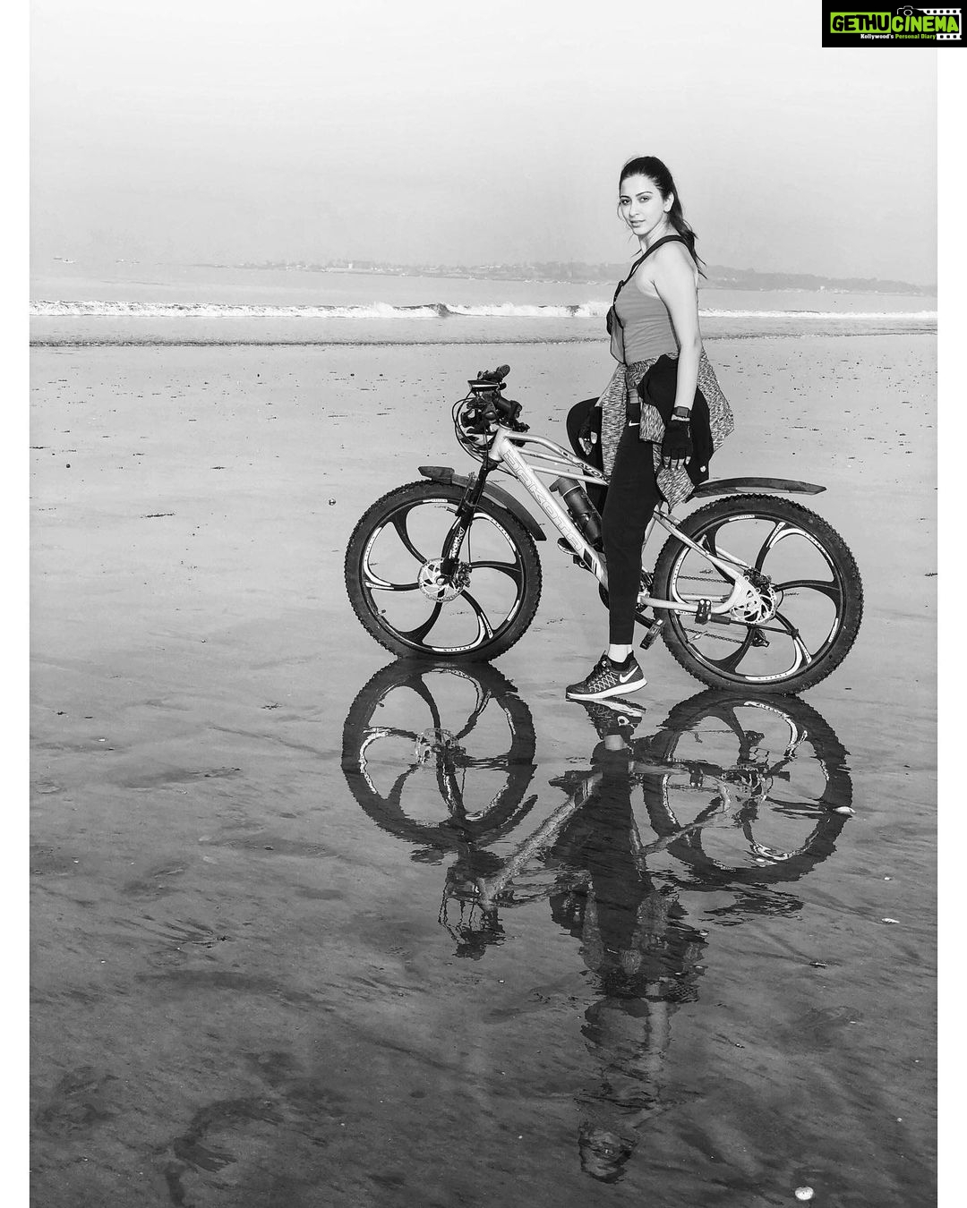 Eshanya Maheshwari Instagram - It’s not the race, it’s a journey, Enjoy the moment! . . Cycle @avoncycles Picture courtesy @bhavikam91 #cycling #beachcycling #cyclinglife #beach #morning #beachvibes #reflection #water #waves #esshanya