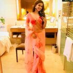 Eshanya Maheshwari Instagram – βSimplicity is the ultimate sophistication.β
.
.
Saree – @lavanyathelabel
Desinger @riyabhatu_
#saree #sareelove #girlinsaree #smile #beauty #simplicity #desigirl #esshanya #boi #fashioninsta #instablogger