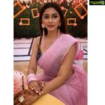 Eshanya Maheshwari Instagram – Aaj main bankar Puri gulab 🌷shaadi main shaamil hogai 
nawab ke 💕😉
.
.
Outfit designed by – 🙋🏻‍♀️ me 

#sunnykidolly #yaarkishaadi #friends #wedding #instaclick #weddingdress #saree #esshanya