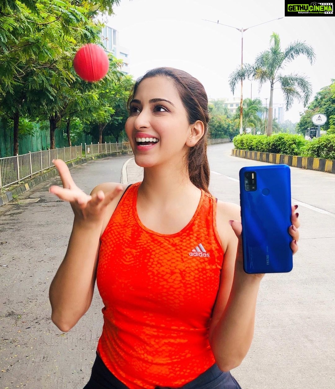 Eshanya Maheshwari Instagram - Are you ready to #LIVEYOURSWAG with TECNO Spark 6 AIR? I can’t wait to watch all the cricketing action on its massive 7-inch Display and 6000 mah Battery. You can check TECNO SPARK 6 AIR (3GB+64GB) at just INR 8699 on Amazon. @tecnomobileindia #TECNOINDIA #SPARK6AIR #LIVEYOURSWAG
