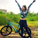 Eshanya Maheshwari Instagram - The secret of life ? Just enjoy the ride☺️🚴🏻‍♀️❤️ . . Cycle- @avoncycles Picture courtesy- @bhavikam91 #cycling #morningride #earlymorning #outdoorworkout #cycle #exploring #newpaths