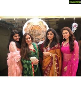 Eshanya Maheshwari Instagram - HAPPY DIWALI 🪔✨😇

May the light of the diyas
 guide you on the way to happiness and success. 
Stay safe, and say no to crackers Happy Diwali to you and  family! 🪔 ♥️
.
.
#happydiwali #diwali2020 
#festiveseason #festival #indiantradition #family #friends #diwalivibes✨