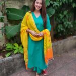 Eshanya Maheshwari Instagram - HAPPY DHANTERAS ✨ May goddess Laxmi bless you with Good health, good wealth and good fortune 😇🙏 . . Outfit @ambraee_ #dhanteras #diwali #2020 #festival #indian #festivevibes