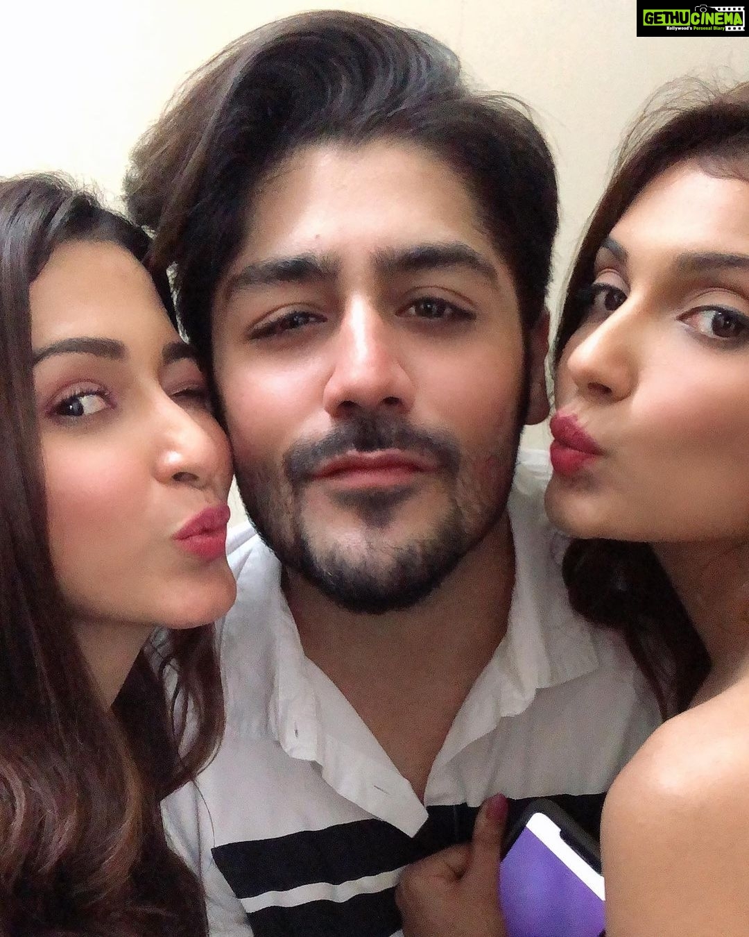 Eshanya Maheshwari Instagram - Happy happy birthday π₯³ My boy π€β€οΈπ₯³ππ€©π€π»π Itβs been like just couple of years since I have met you, but feels like Iβve known you forever.... π₯° specially in this lockdown youβve made sure that you look after everyone and entertain us with your crazy and very predictable mood swings,π your stupid jokes and some intellectual conversations π€ and all your nonsense drama about ππ»ββοΈπ (you know what Iβm talking about π) But KAPUUUU your constant sweet messages, your random FaceTimes, your crazy fun house parties and immense love and care for your friends are things we admire and love about you... β€οΈ you are such an amazing host and pyaara dost π€ Aaj karke ye post I tell you, I love you the most β€οΈπ€ . . #happybirthday #bff #kapursahab #π #π₯³ #π€