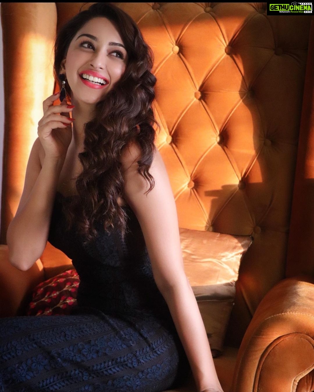 Eshanya Maheshwari Instagram - Be so busy improving yourself that you have no time to criticise others. πΈ - @rishinakandhari π- @srstore09 . . #beyou #behumble #bekind #behonest #bepositive #bethebestversionofyou #throwback #oldclicksnewstories
