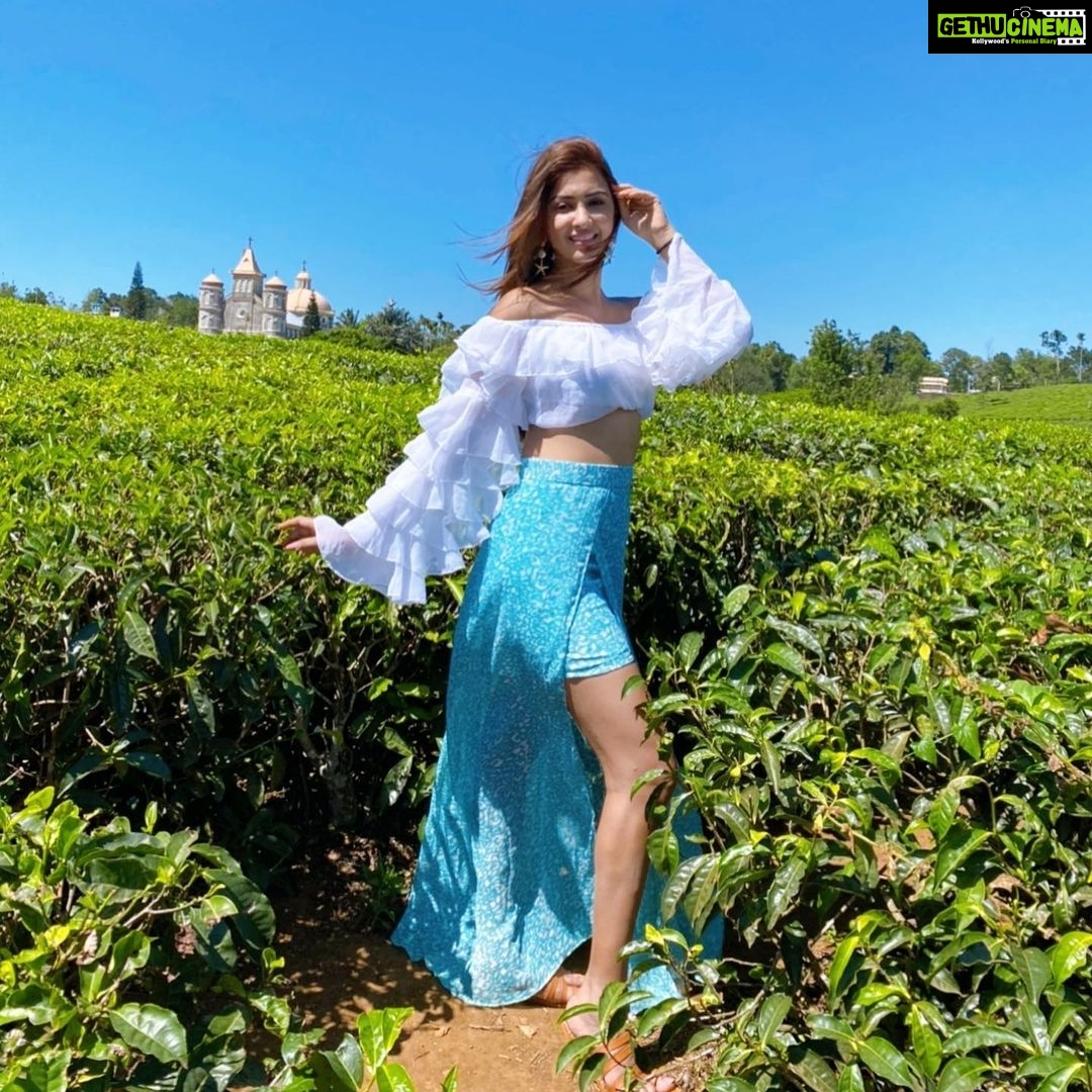 Eshanya Maheshwari Instagram - I want to make memories all over the world ๐ โบ๏ธ ๐ซand canโt wait to make some more ๐ dear corona please go away ๐ Tea Gardens, Munnar