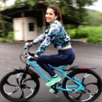 Eshanya Maheshwari Instagram - The secret of life ? Just enjoy the ride☺️🚴🏻‍♀️❤️ . . Cycle- @avoncycles Picture courtesy- @bhavikam91 #cycling #morningride #earlymorning #outdoorworkout #cycle #exploring #newpaths