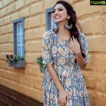 Eshanya Maheshwari Instagram - “If you see someone without smile, Give them one of yours.”😃 . . Outfit- @lavanyathelabel H&M- @glambygunjan Jewellery- @ayinaa18 Stylist- @riyabhatu_ Photographer- @ajpictography #smile #shareasmile #desigirl #indianbeauty #indiandresses #fashionblogger #instablogger #esshanya
