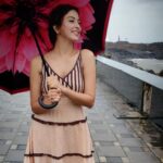 Eshanya Maheshwari Instagram - Halat chahe jaise bhi ho, Muskurana hamari fitrat me hai. Rukaavate zindagi mai chahe kitini bhi ho, Bina piche mudein agge badana hi hamari himat hai. -E ✍️ ☺️ . . #staystrong #staypositive #beyou #poem #thisisme #esshanya Worli Sea Face, Rajiv Gandhi Sea Link
